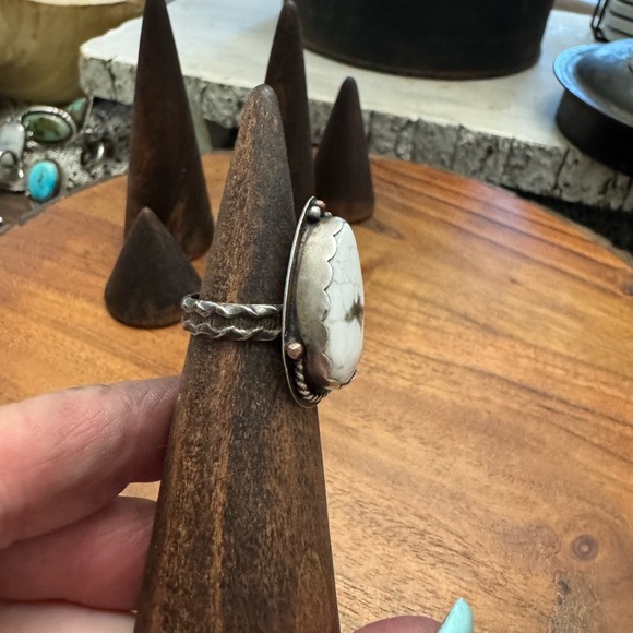 Beautiful little White Buffalo and Sterling silver ring size 5.75 - Picture 2 of 6